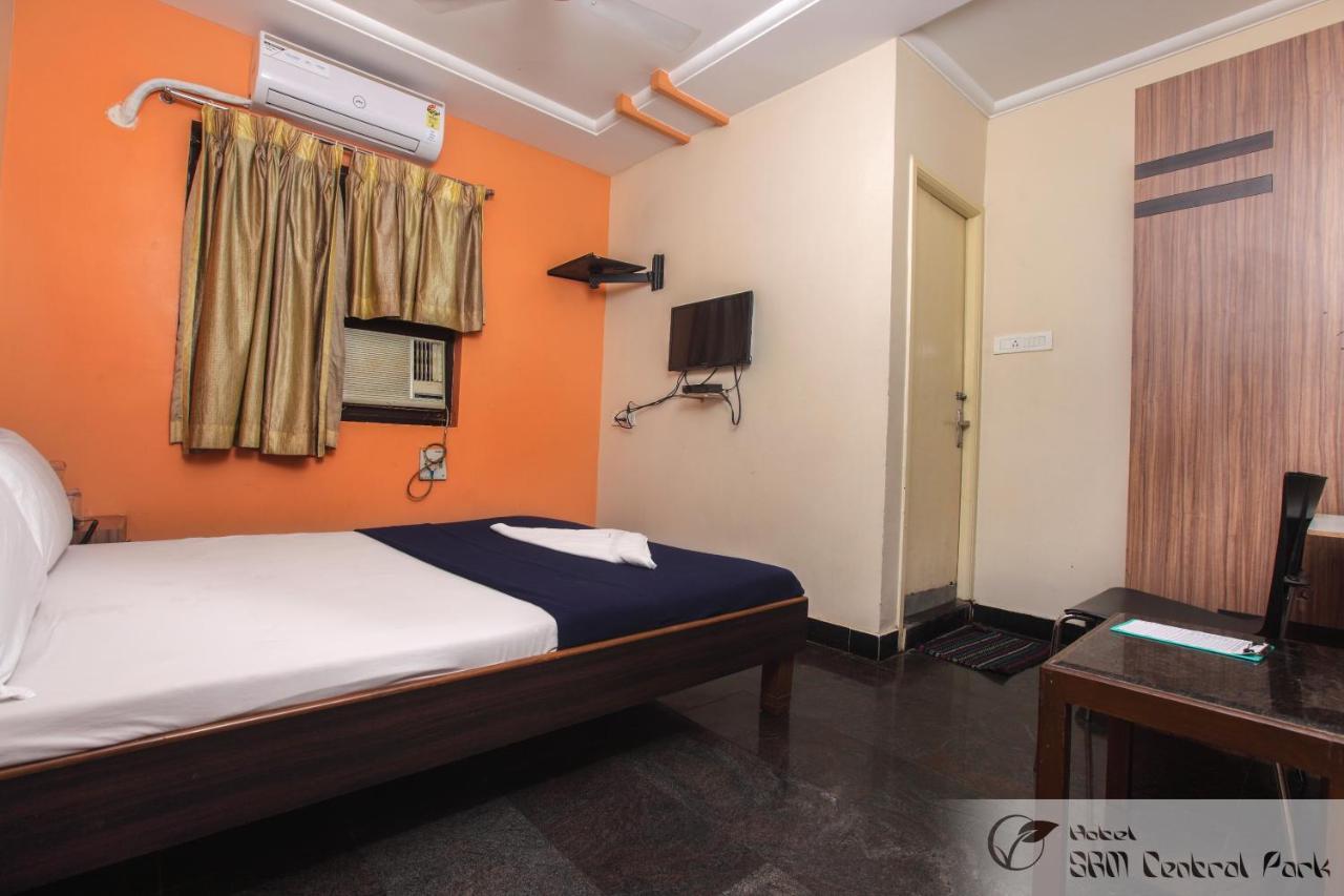 Hotel S R M Central Park Chennai Exterior photo